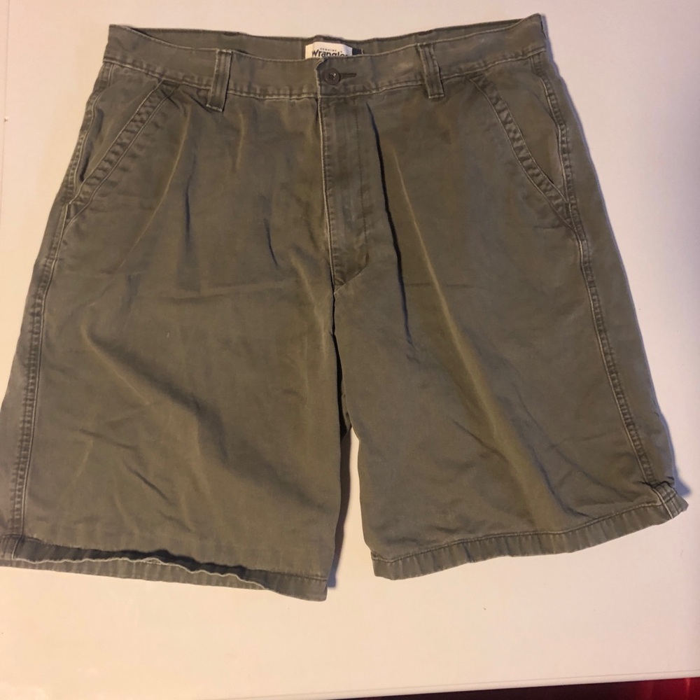 Wrangler Men's Olive Size36 Loose Shorts